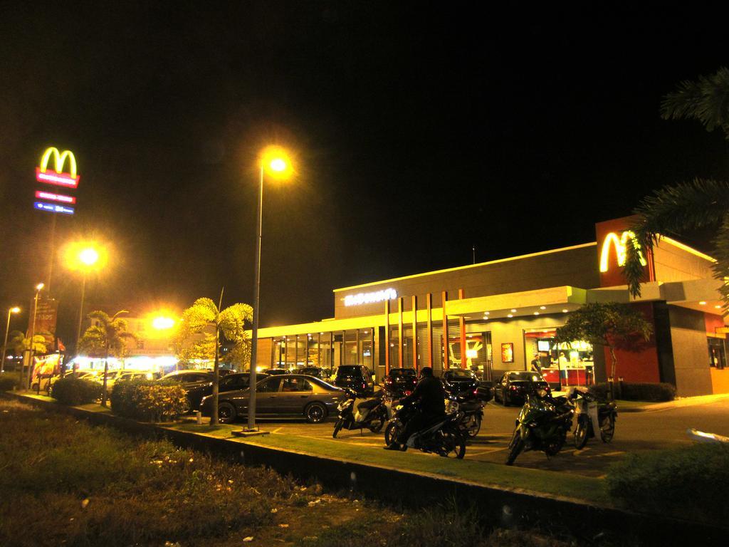Rg Grand Hotel Batu Pahat Exterior foto